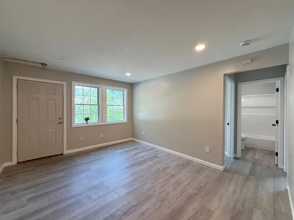 21 E Bartlett St #5, Westfield, MA 01085