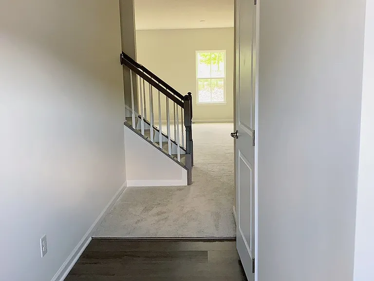 60 Pine Ave — Photo 7