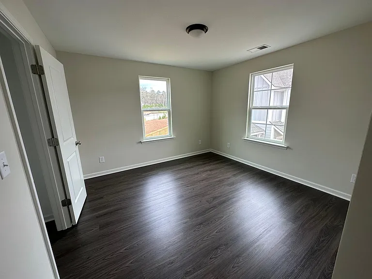 440 Couples Dr — Photo 11