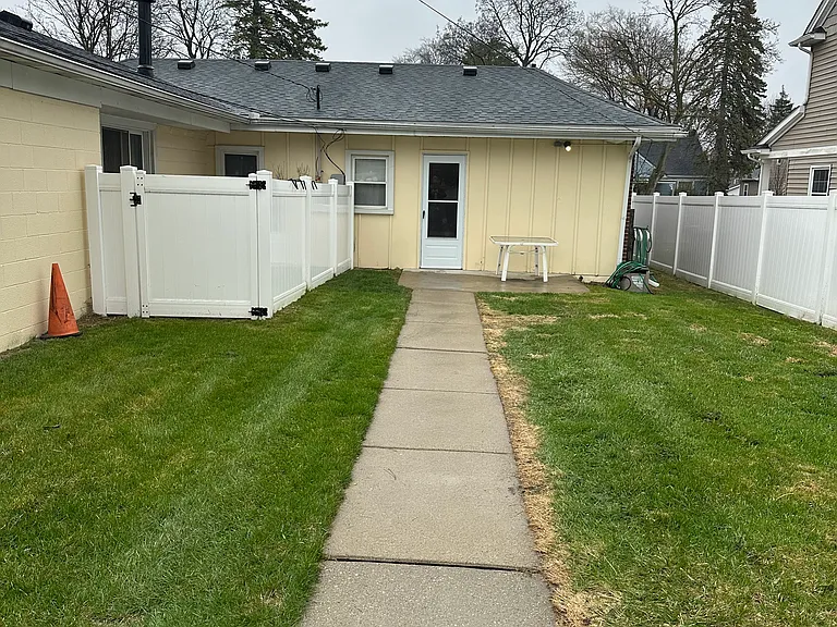 761 Adams St — Photo 7