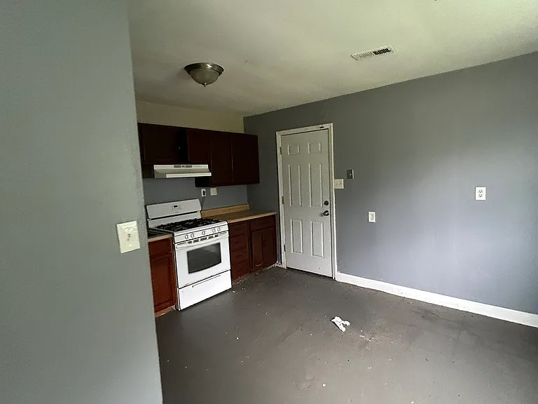 523 Saint Paul Dr — Photo 13