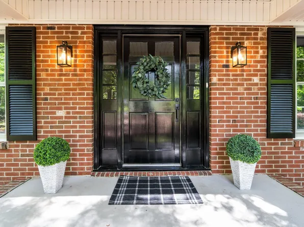 102 Haldane Dr, Southern Pines, NC 28387