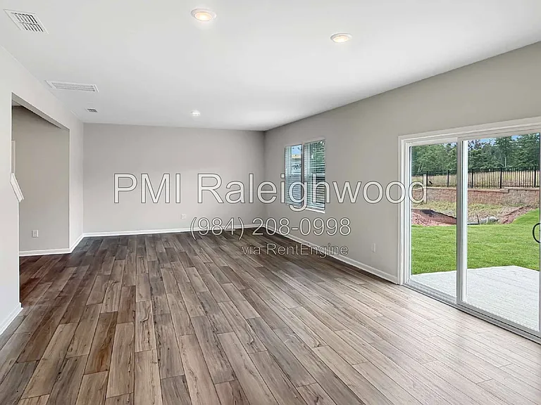 612 Westford Dr — Photo 6