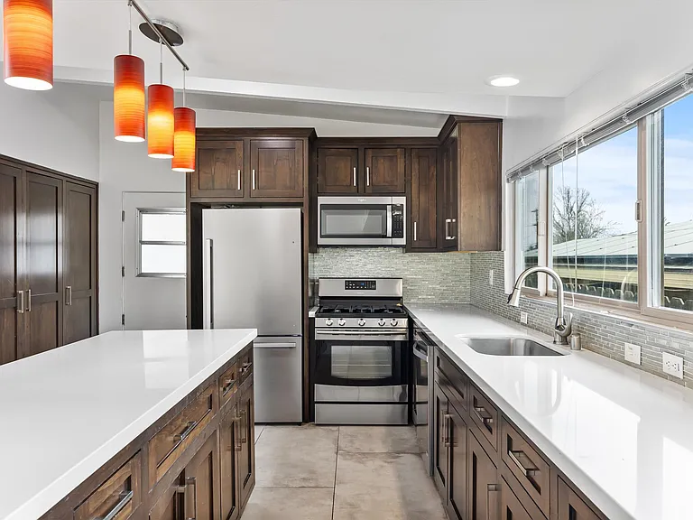 1815 Ridgewood Dr — Photo 10