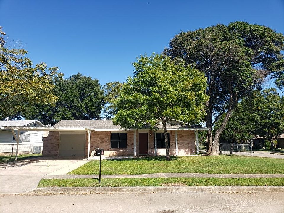 1st image of 10703 Lazy Oaks Dr