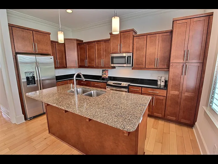 107 Butterfield St — Photo 4