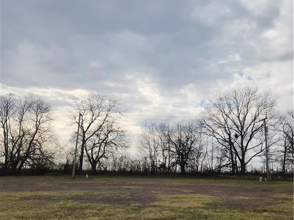 518 Hamlet Dr, Harrisonville, MO 64701