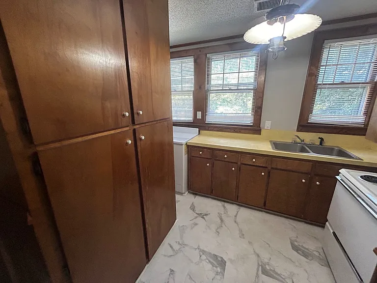 712 Brandon Ave — Photo 10