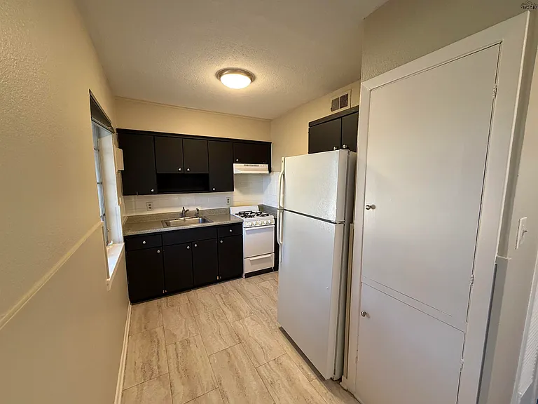 3701 Southmoor Ln — Photo 2