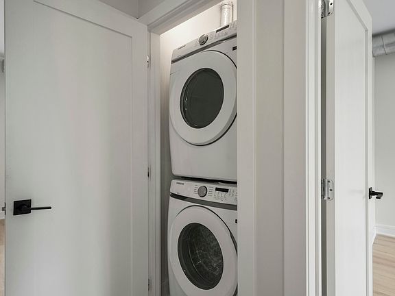 4th image of 432 S Maple Ave #301