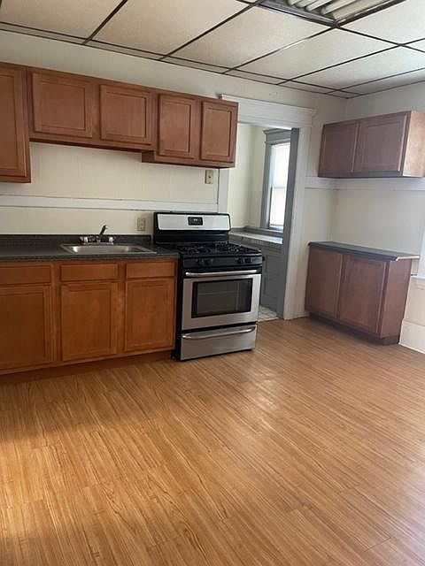 2nd image of 707 Ulster St Floor 2