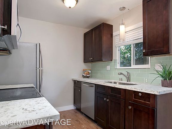 4th image of 4405 Menlo Ave