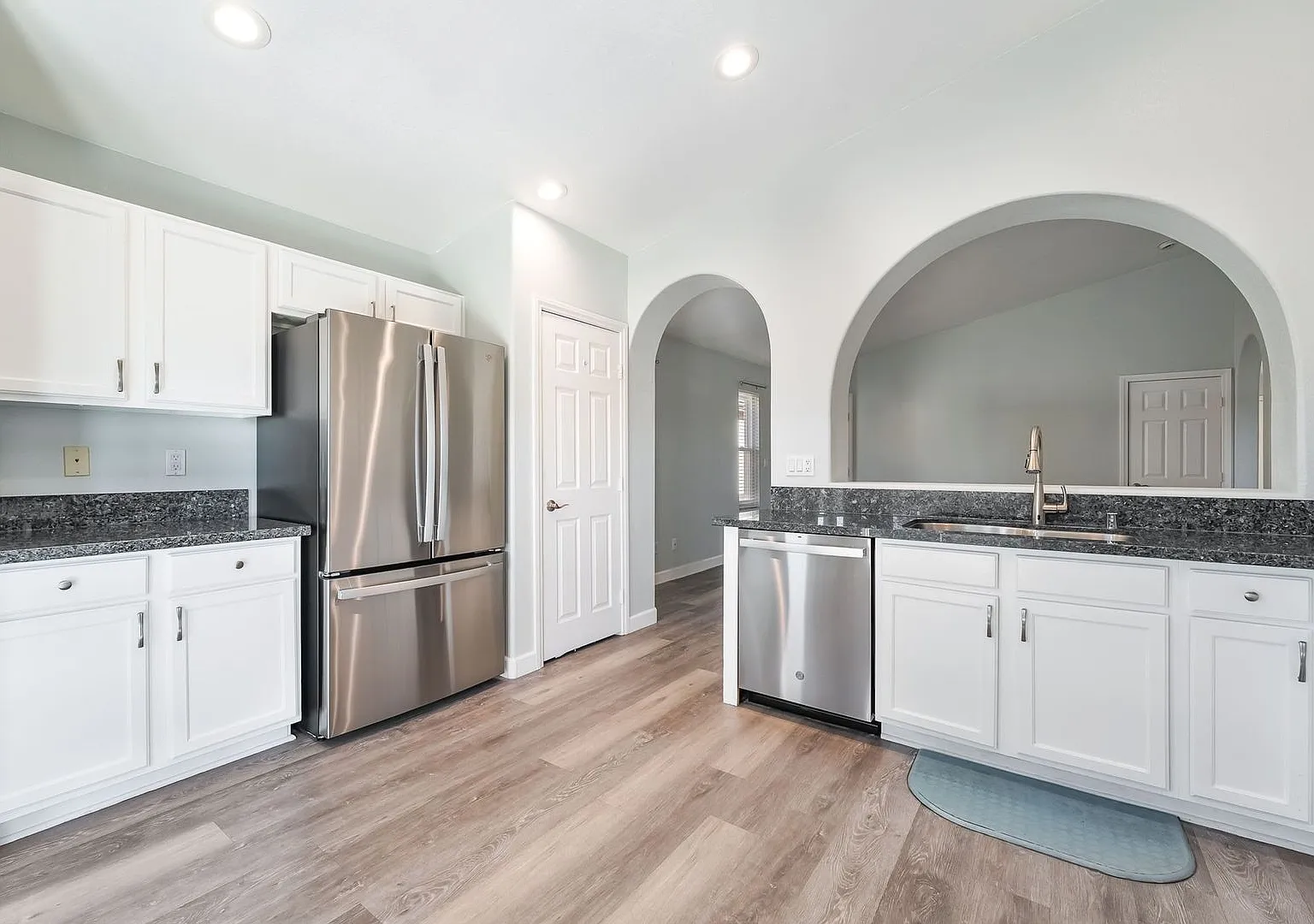Single Story 4 Bedroom in Southwest Las Vegas — Photo 4
