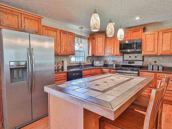 3rd image of 3308 Clearbrook St N