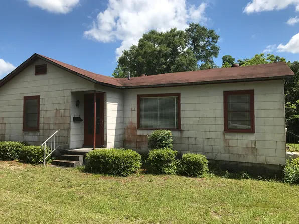 297 Woodward Ave, Defuniak Springs, FL 32435
