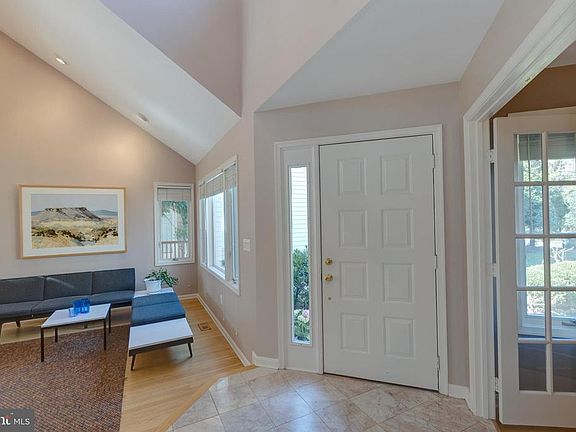 Clean modern lines*Marble floor in foyer & hall