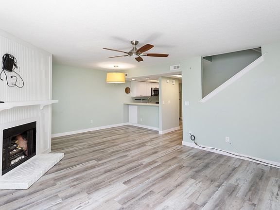 4th image of 33 Shadow Moss Pl. #33