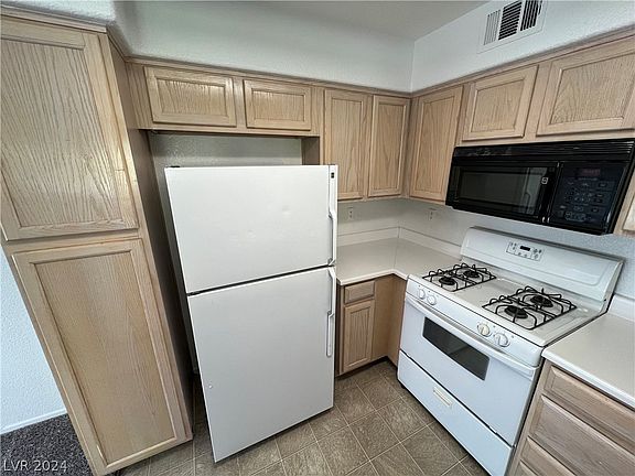 4th image of 3120 Tarpon Dr Unit 202