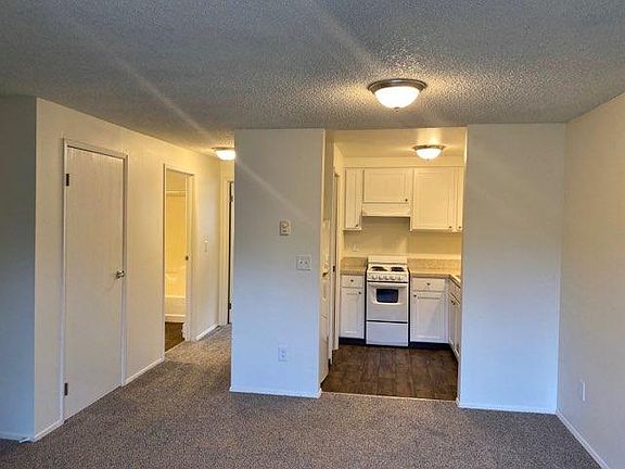4th image of 145 NW Alder Pl APT 2