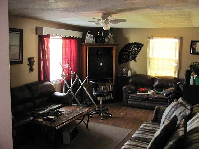 2nd image of 107 Young St