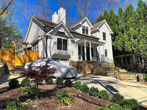 Street side 226 Huntington