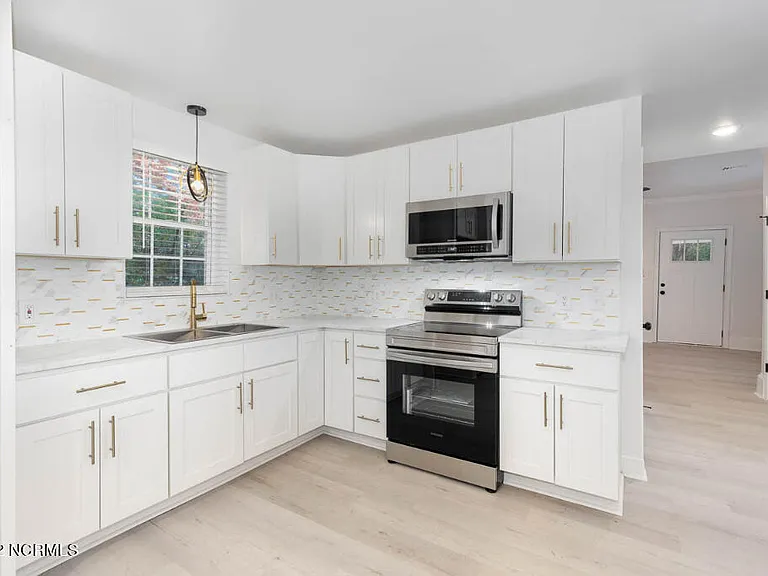 106 W Cedar St — Photo 2