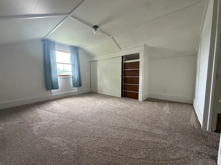 upstairs bedroom 2