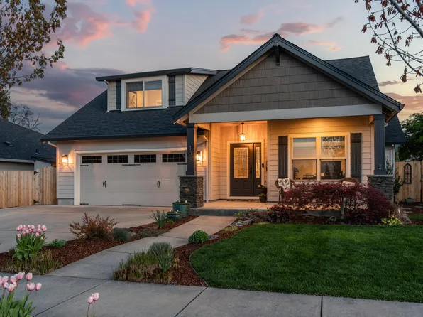 105 Huntley Ln, Phoenix, OR 97535