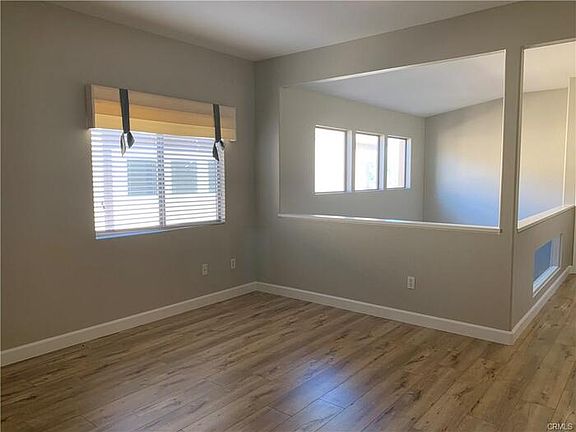 5th image of 2085 Lakeshore Dr