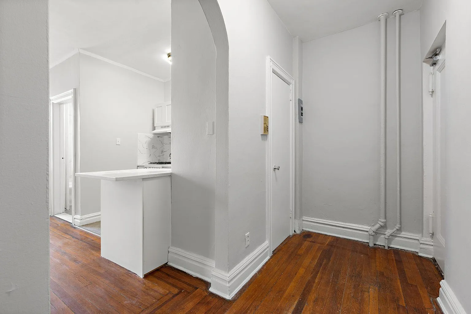 821 Bergen Ave APT B12 photo 1