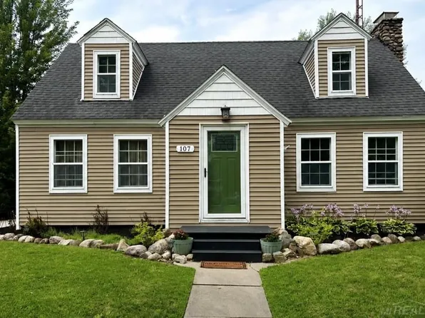 107 N Reinberg Ave, Scottville, MI 49454