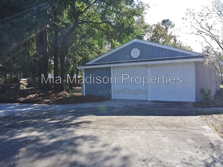 201 Sea Island Dr — Photo 3