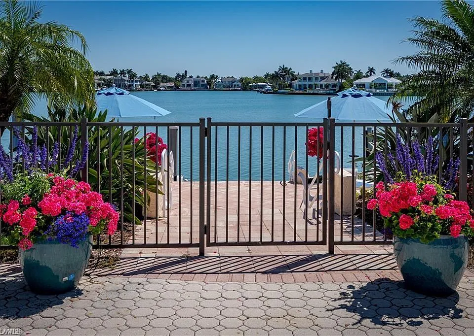 3450 Gulf Shore Blvd N #210