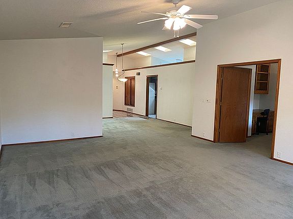 5th image of 9219 Admiral Lowell Pl NE