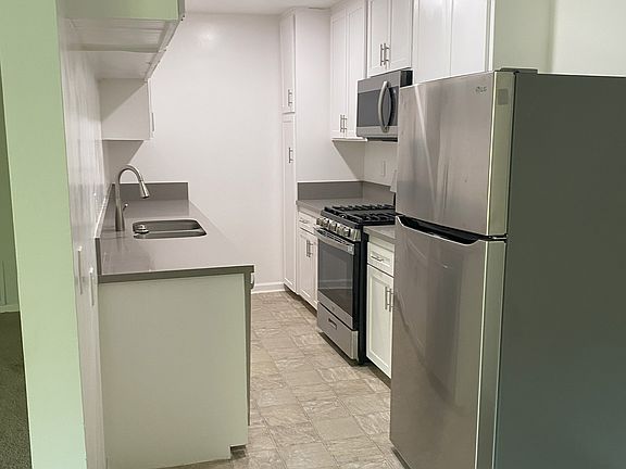 4th image of 925 S Sherbourne Dr APT 9