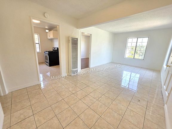 5th image of 1885 Chestnut Ave #6