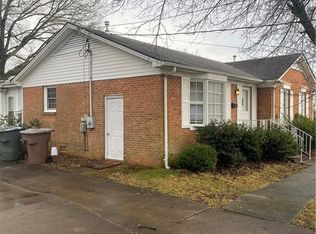 3200 Sandburg Dr, Greensboro, NC 27405