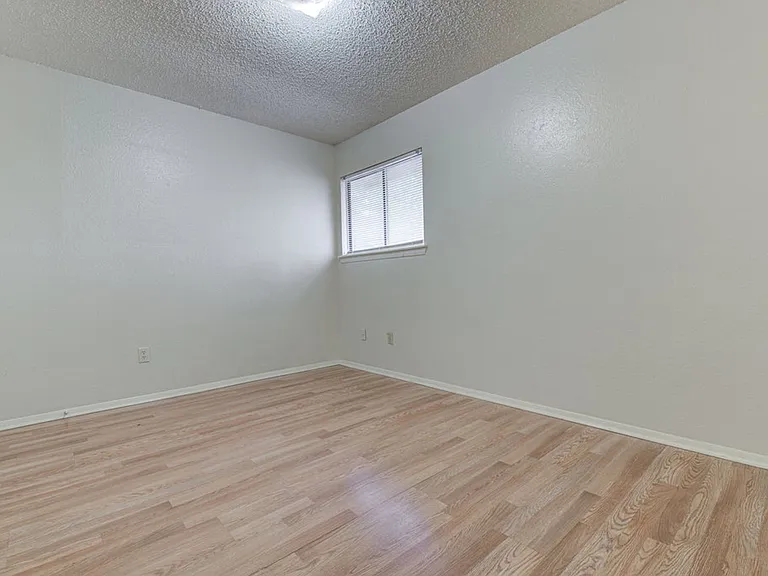 300 Villa Oaks Cir #A — Photo 10