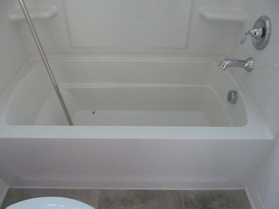 5th image of 671 Great River Ave