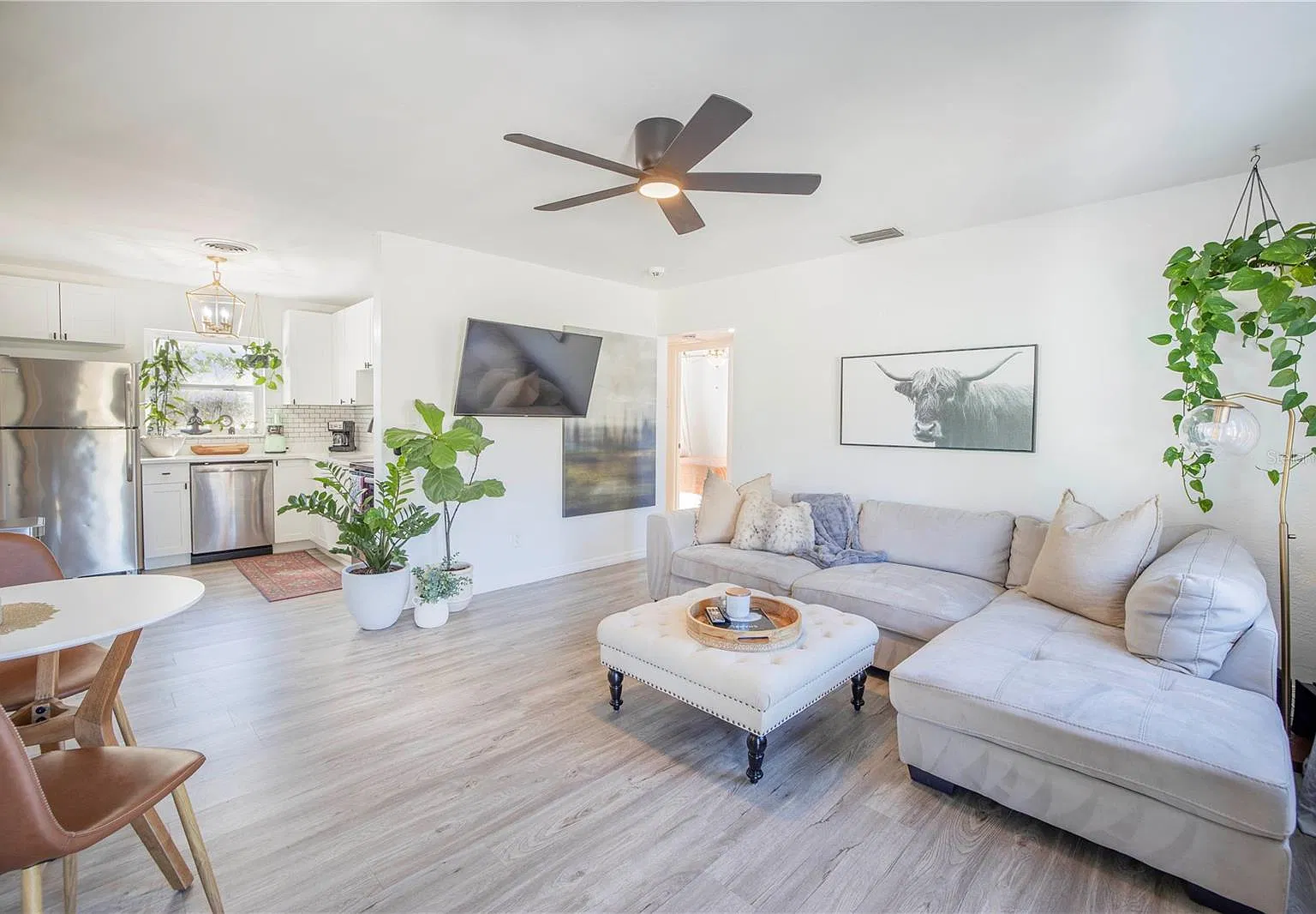 3 bed, 875 sqft, $3,000 — Photo 4