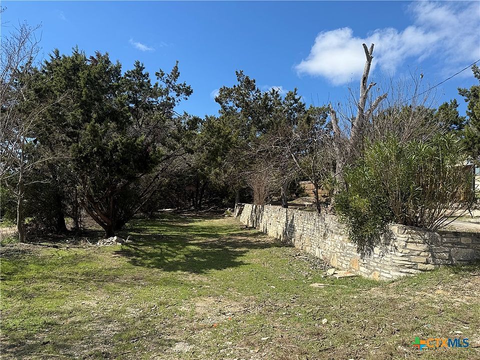 2nd image of 1800 Live Oak Dr