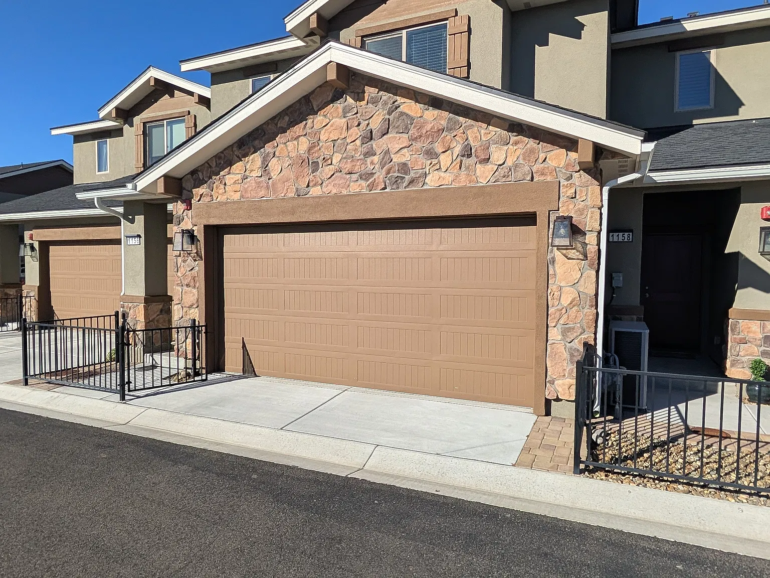 3 bed, 2.5 bath, 1552 sqft, $2,400 — Photo 4