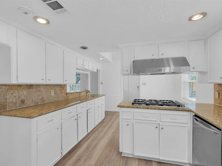 1122 Rhine Ln — Photo 11