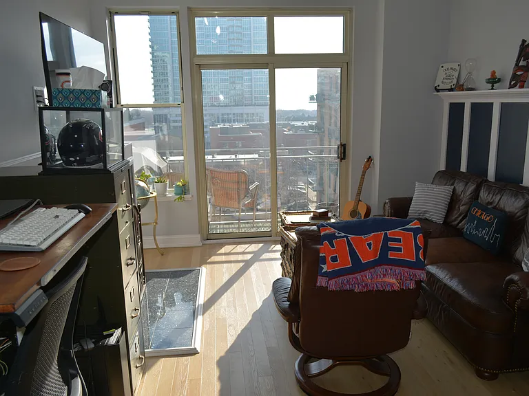 East-facing unit with huge walk-out sliding door lets in tons of natural light