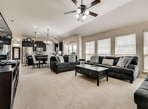 3rd image of 301 Burnett Dr