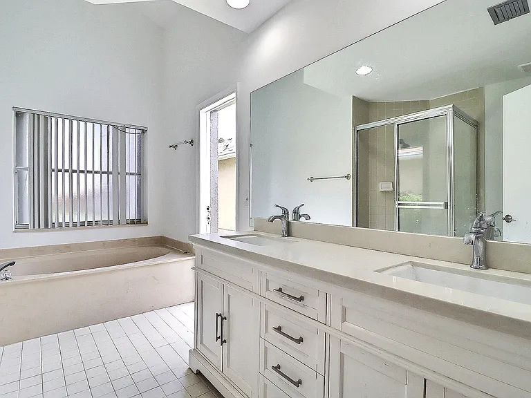 9401 Aegean Dr — Photo 17