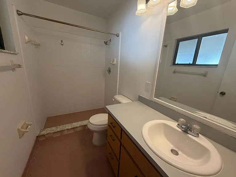 3005 E Jefferson St — Photo 16