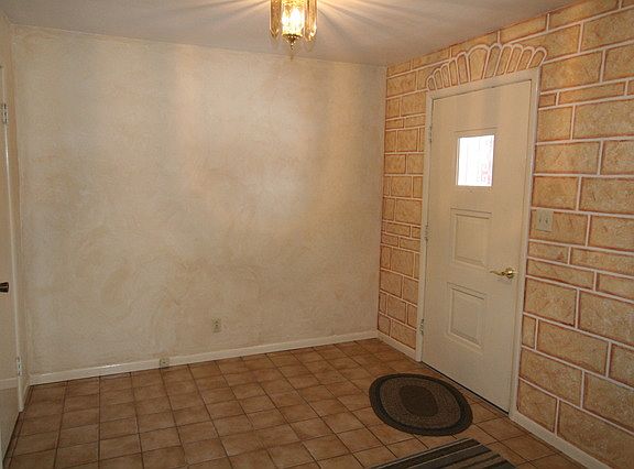 4th image of 905 N Alann Dr
