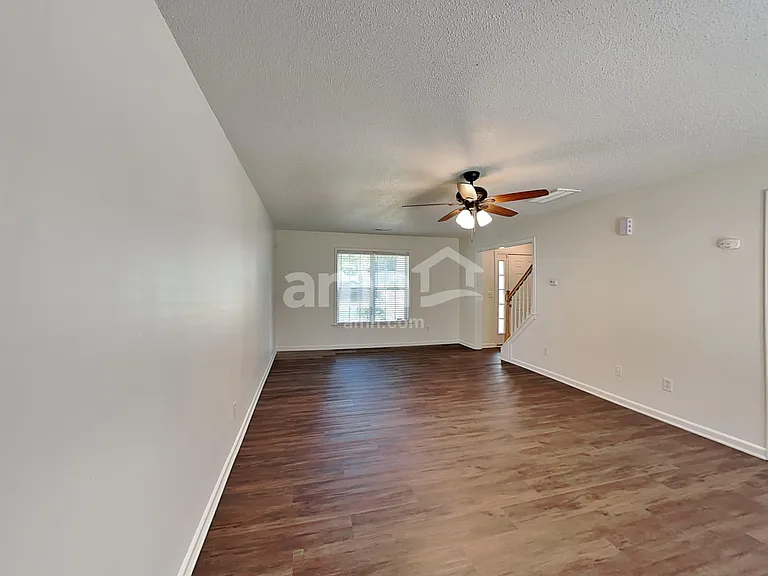 60 Falcon Ct — Photo 5