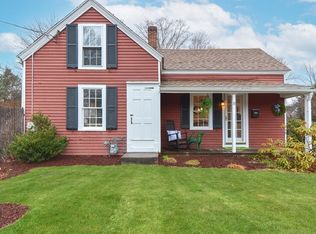 8 Curve St, Medfield, MA 02052